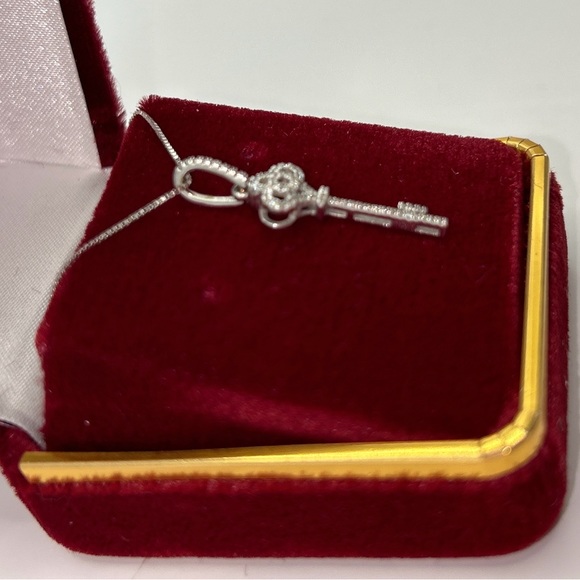 **HOST PICK** STUNNING Diamond & White Gold Key Necklace - Picture 4 of 13